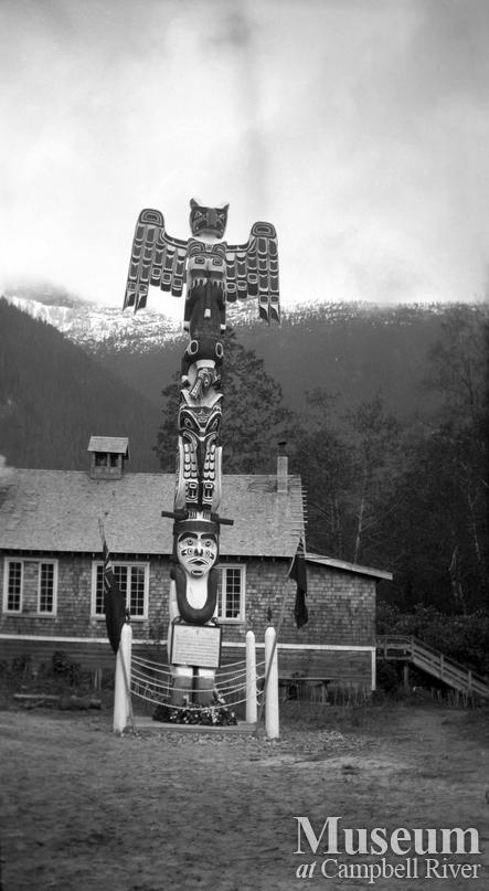 King George V tribute pole at Kingcome Inlet