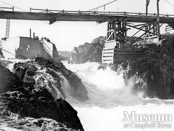 Construction of the John Hart Dam