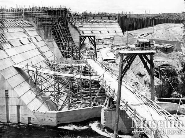 Construction of the John Hart Dam