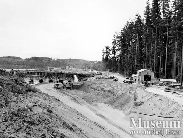 Construction of the John Hart Dam