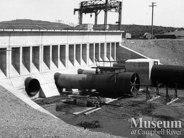 Construction of the penstocks at John Hart Dam