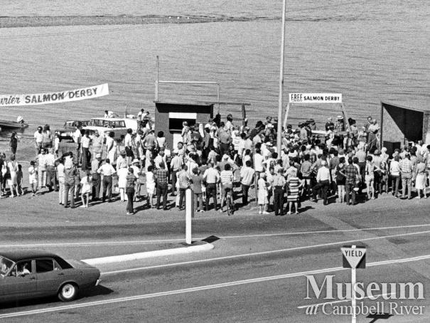 Crowd gathers to hear results of Fishing Derby, 1971