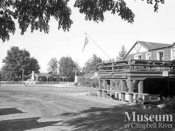 The front entrance of Painter's Lodge