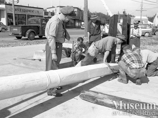 Raising the cenotaph flagpole