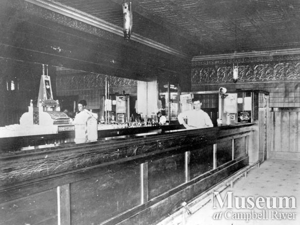 Bar at the Willows Hotel