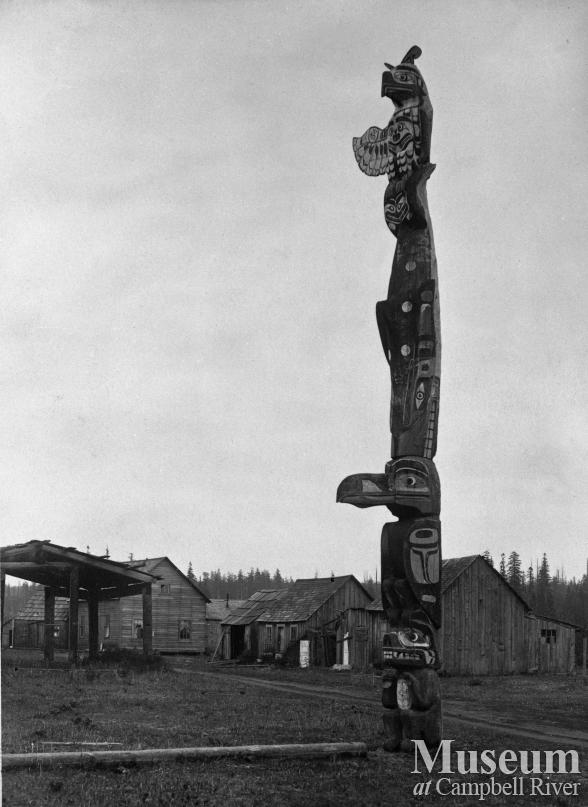 Totem pole, Wei Wai Kum Reserve