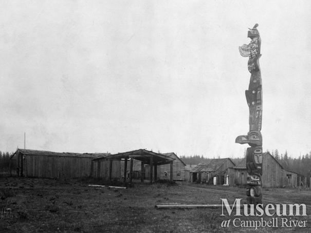 Totem pole, Wei Wai Kum Reserve