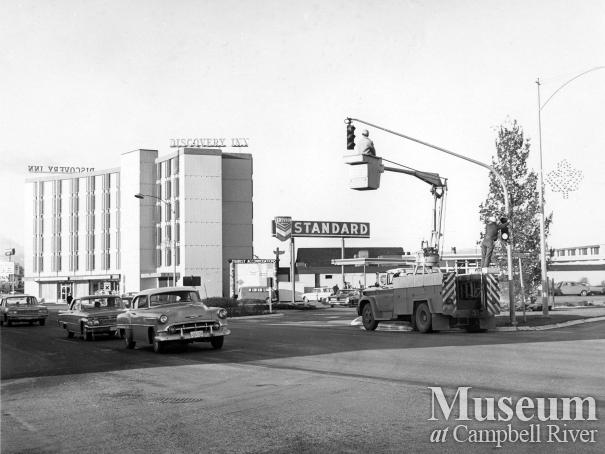 Installing the traffic light at intersection of St. Ann's and Island Hwy.