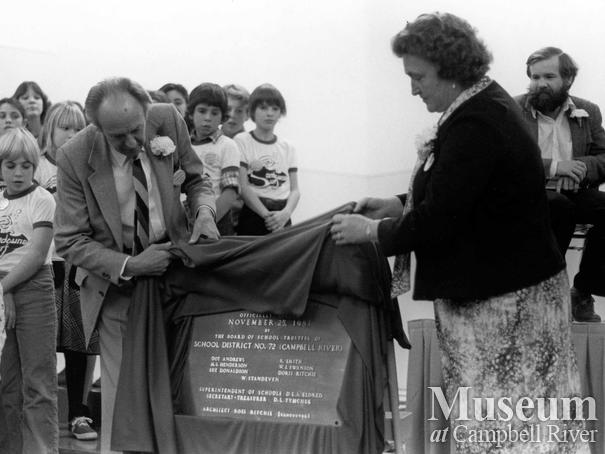 Official opening of Sandowne School