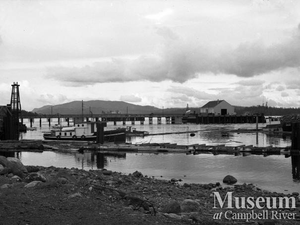 Construction of new wharf and fisherman's float, Campbell River
