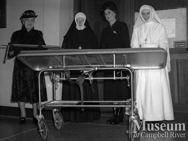 Sisters of St. Ann's receive gift to the hospital